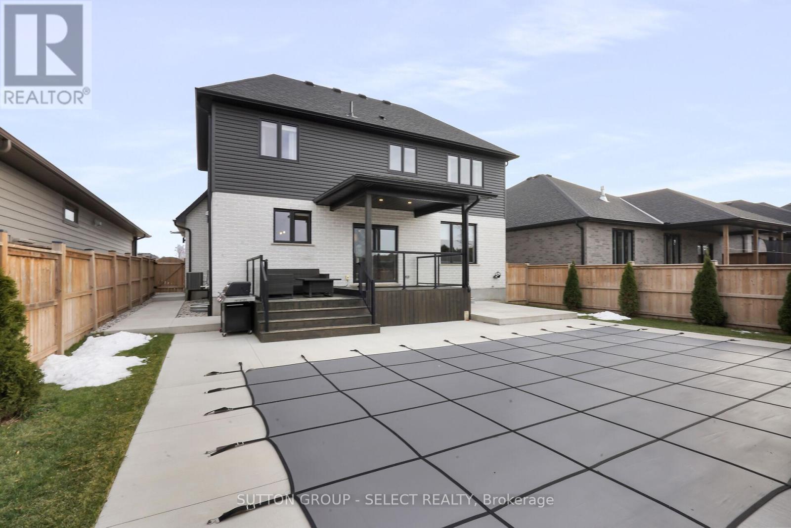 173 Collins Way, Strathroy-Caradoc (Se), ON - Outdoor With Deck Patio Veranda