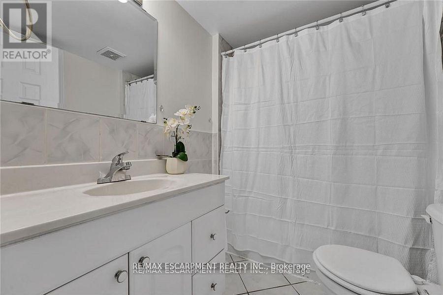 1157 Charminster Crescent, Mississauga, ON - Indoor Photo Showing Bathroom