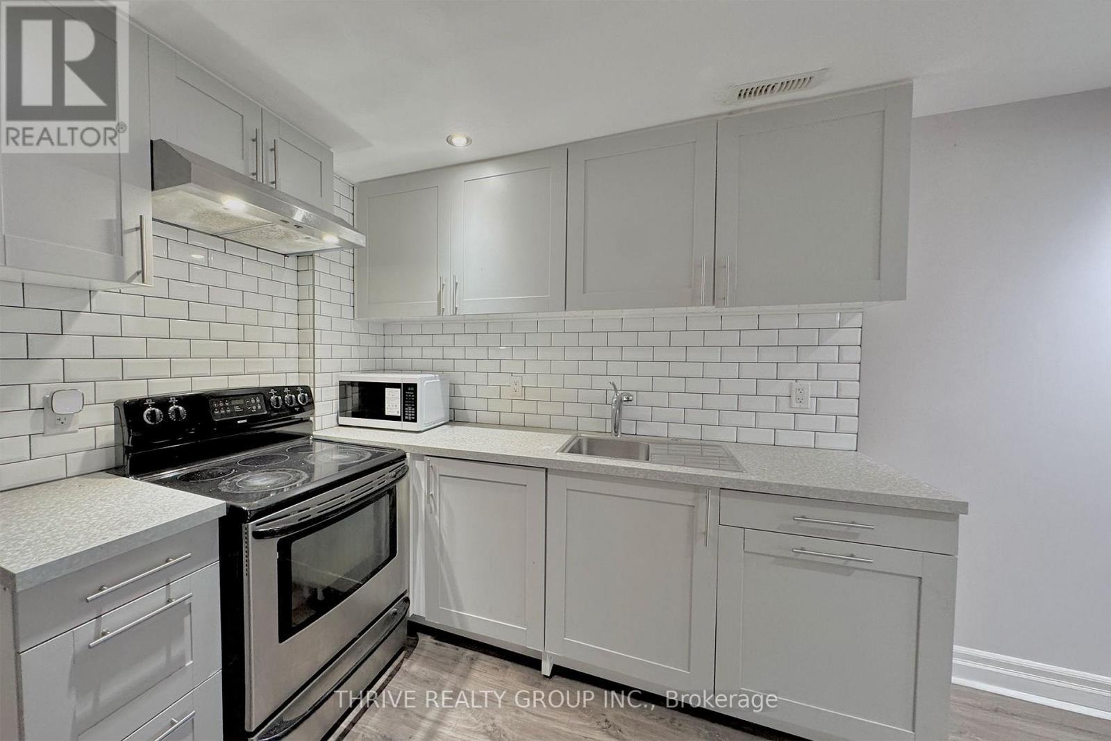 Lower - 1608 Evans Boulevard, London South (South U), ON - Indoor Photo Showing Kitchen
