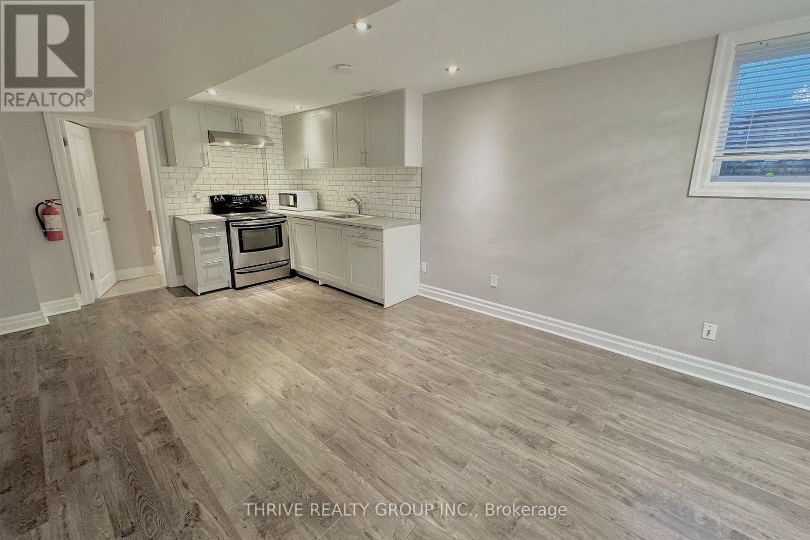 Lower - 1608 Evans Boulevard, London South (South U), ON - Indoor Photo Showing Kitchen
