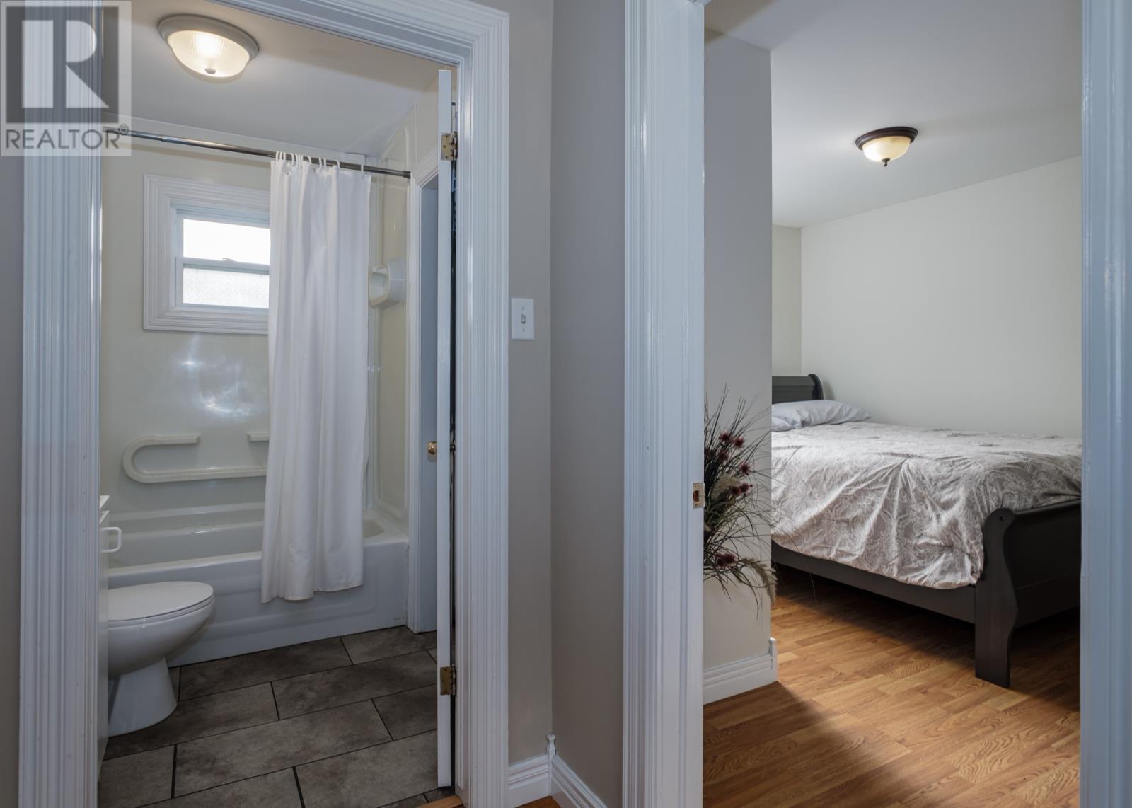 915-921 Main Road, Dunville-Placentia, NL