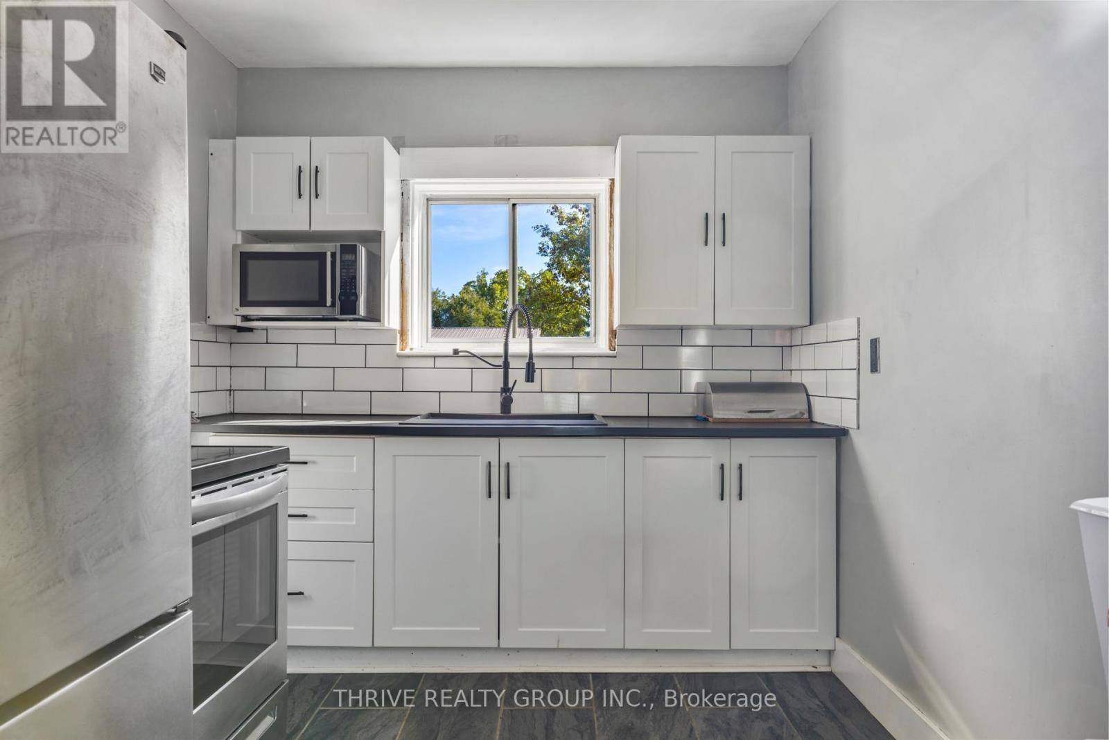 11 Forest Avenue, St. Thomas, ON - Indoor Photo Showing Kitchen
