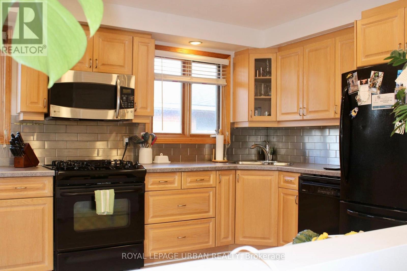 743 West Shore Boulevard, Pickering, ON - Indoor Photo Showing Kitchen