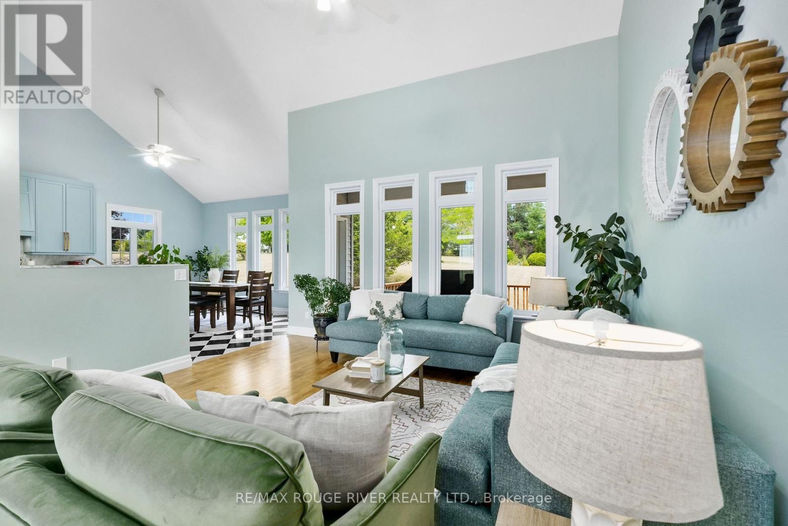 9138 Danforth Road E, Cobourg, ON - Indoor Photo Showing Living Room