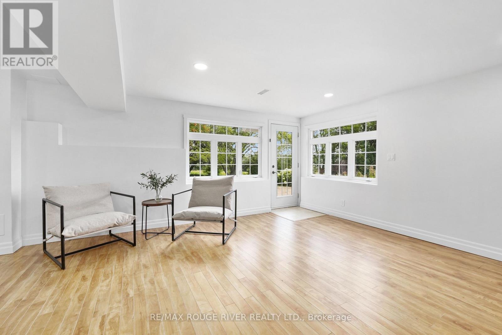 9138 Danforth Road E, Cobourg, ON - Indoor Photo Showing Living Room