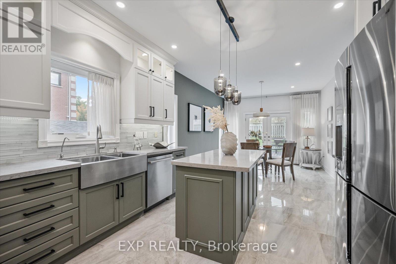 367 Calvert Road, Markham, ON - Indoor Photo Showing Kitchen With Double Sink With Upgraded Kitchen