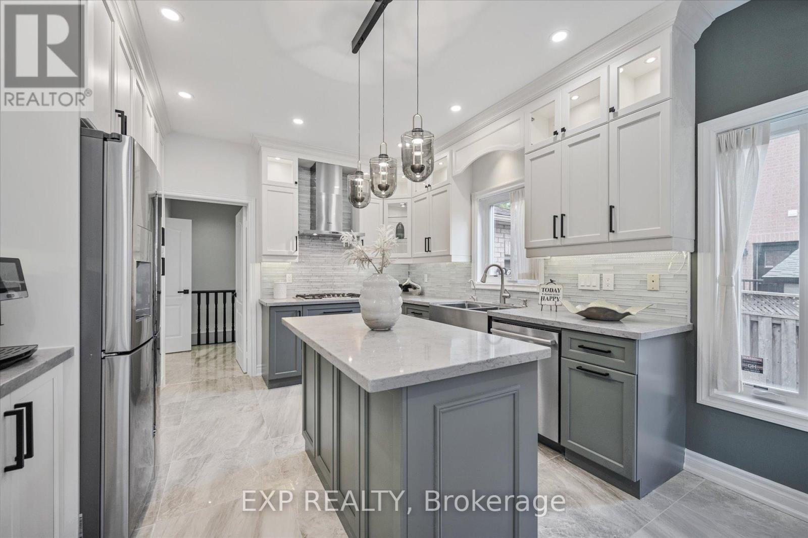 367 Calvert Road, Markham, ON - Indoor Photo Showing Kitchen With Upgraded Kitchen