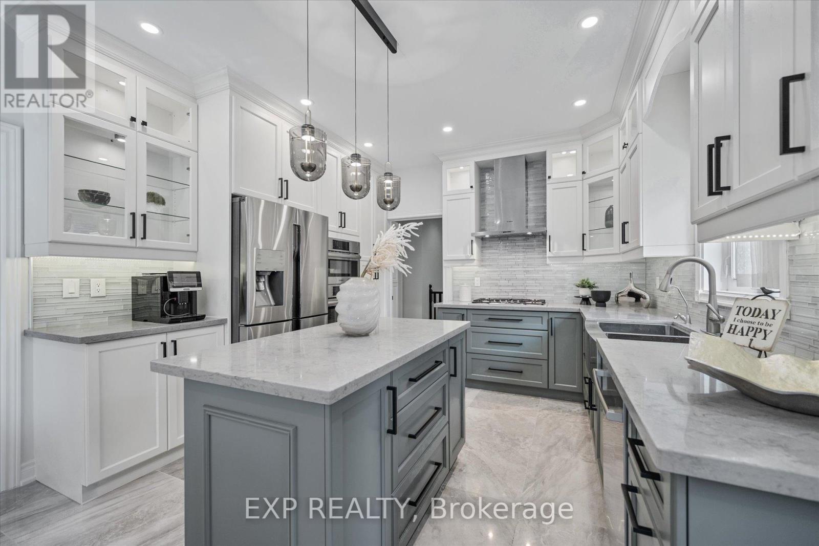 367 Calvert Road, Markham, ON - Indoor Photo Showing Kitchen With Double Sink With Upgraded Kitchen