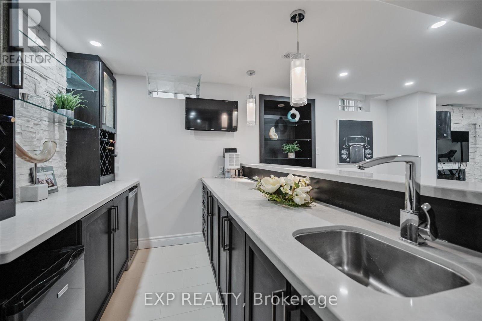 367 Calvert Road, Markham, ON - Indoor Photo Showing Kitchen