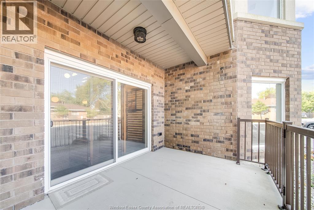 480 Fairview Boulevard Unit# 105, Windsor, ON - Outdoor With Balcony With Exterior