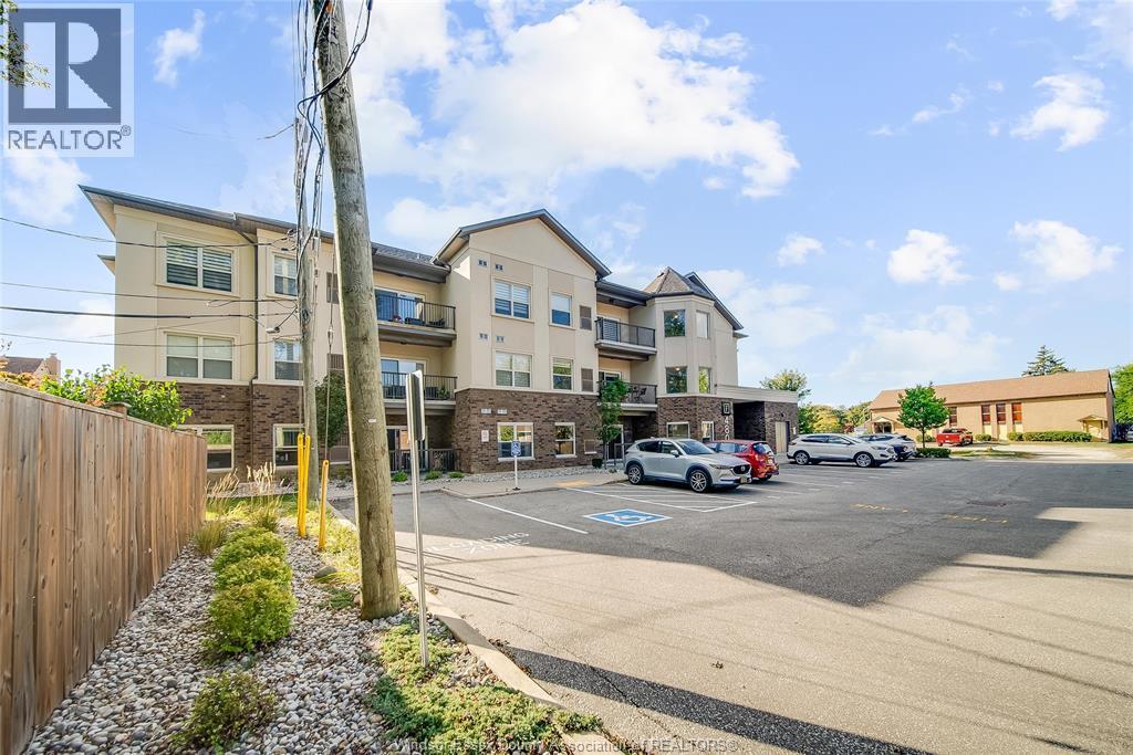 480 Fairview Boulevard Unit# 105, Windsor, ON - Outdoor With Balcony