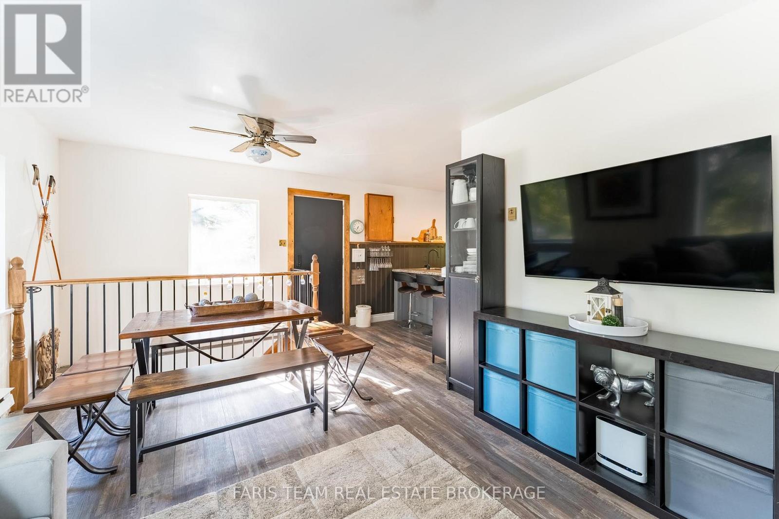 43 Manitou Crescent, Tiny, ON - Indoor Photo Showing Other Room