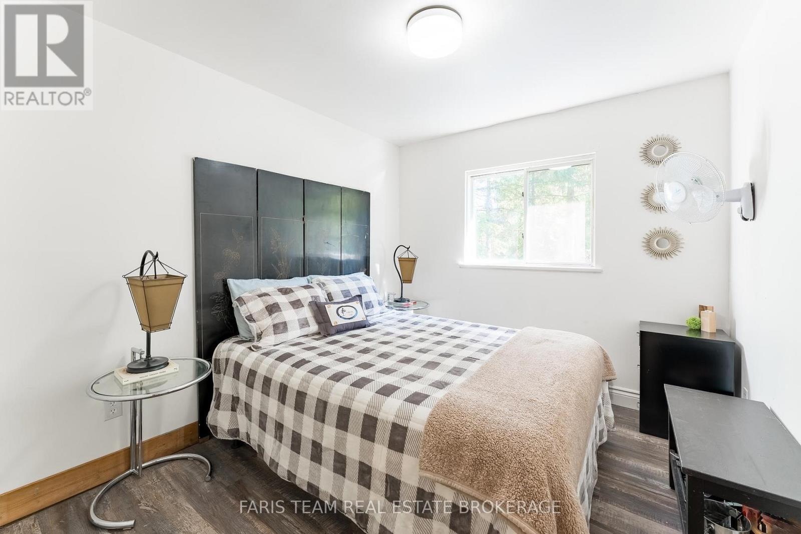 43 Manitou Crescent, Tiny, ON - Indoor Photo Showing Bedroom