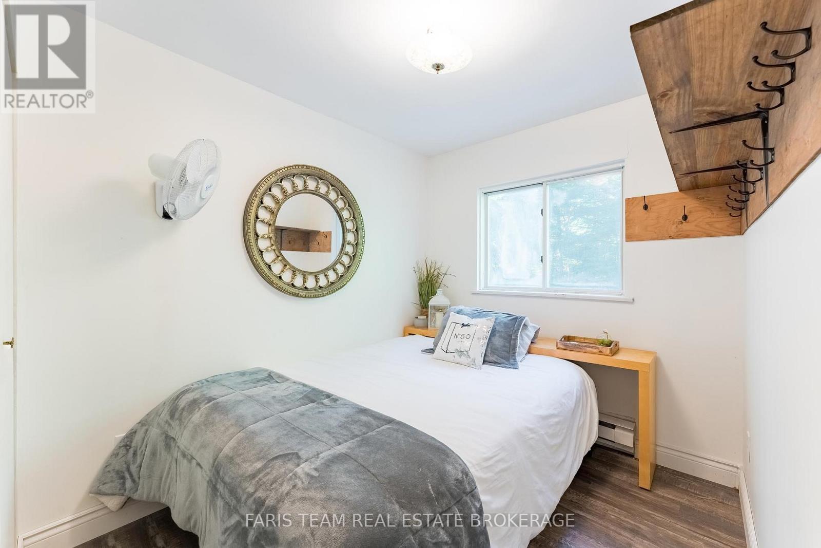 43 Manitou Crescent, Tiny, ON - Indoor Photo Showing Bedroom