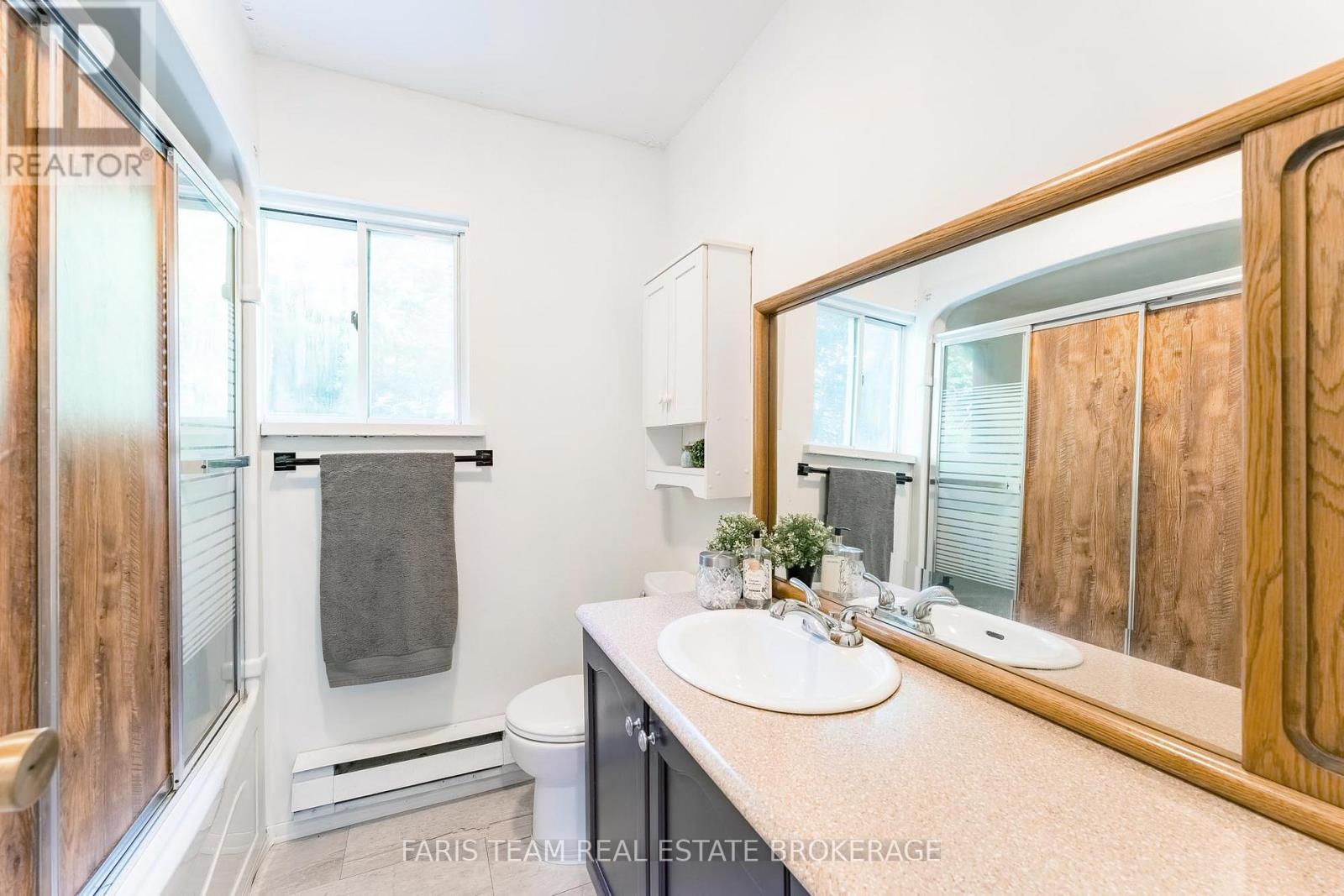43 Manitou Crescent, Tiny, ON - Indoor Photo Showing Bathroom