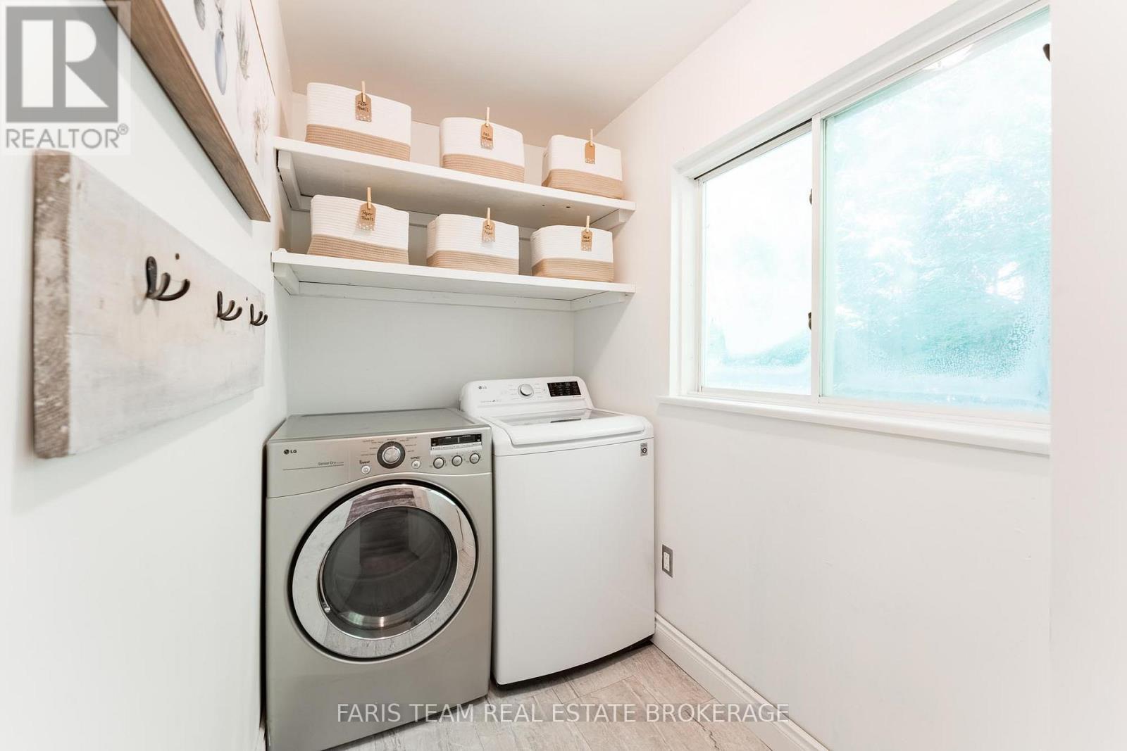 43 Manitou Crescent, Tiny, ON - Indoor Photo Showing Laundry Room