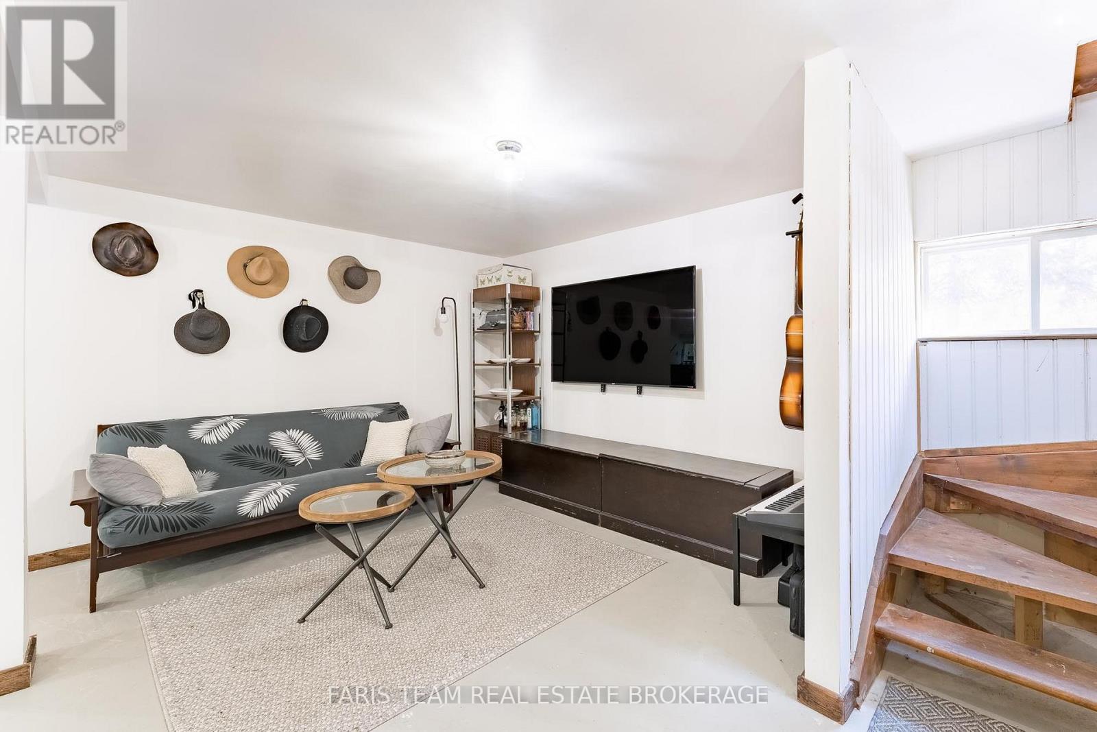 43 Manitou Crescent, Tiny, ON - Indoor