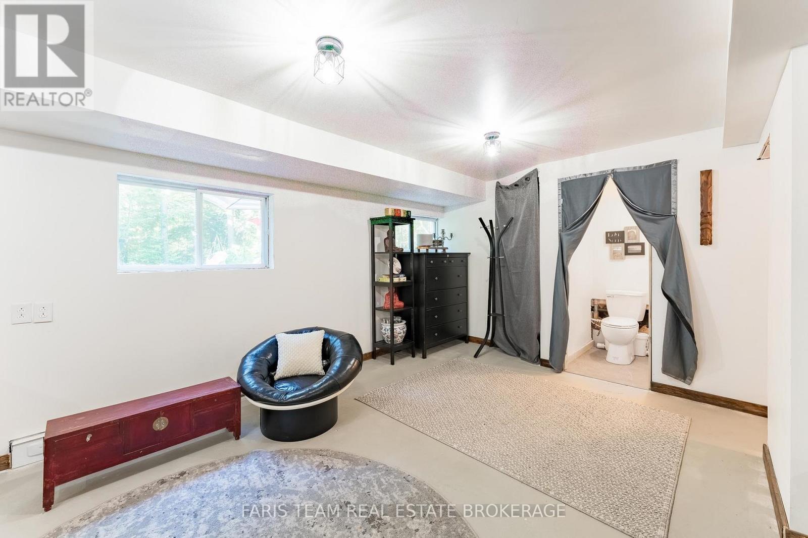 43 Manitou Crescent, Tiny, ON - Indoor Photo Showing Other Room