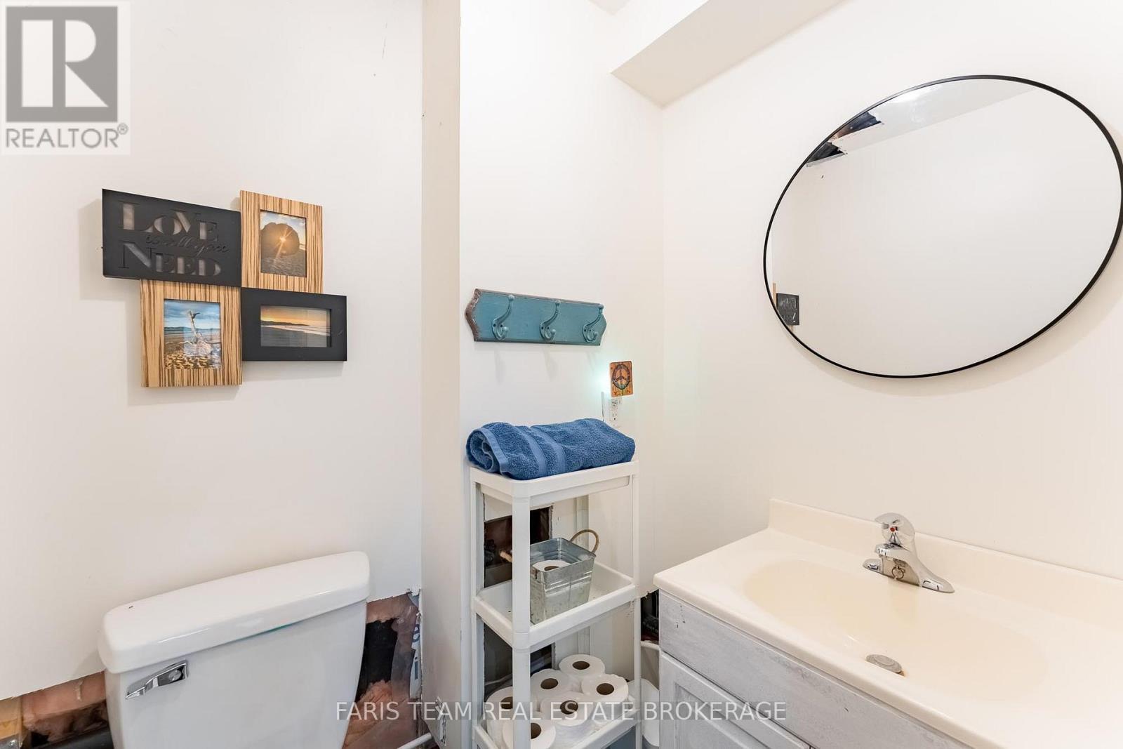 43 Manitou Crescent, Tiny, ON - Indoor Photo Showing Bathroom