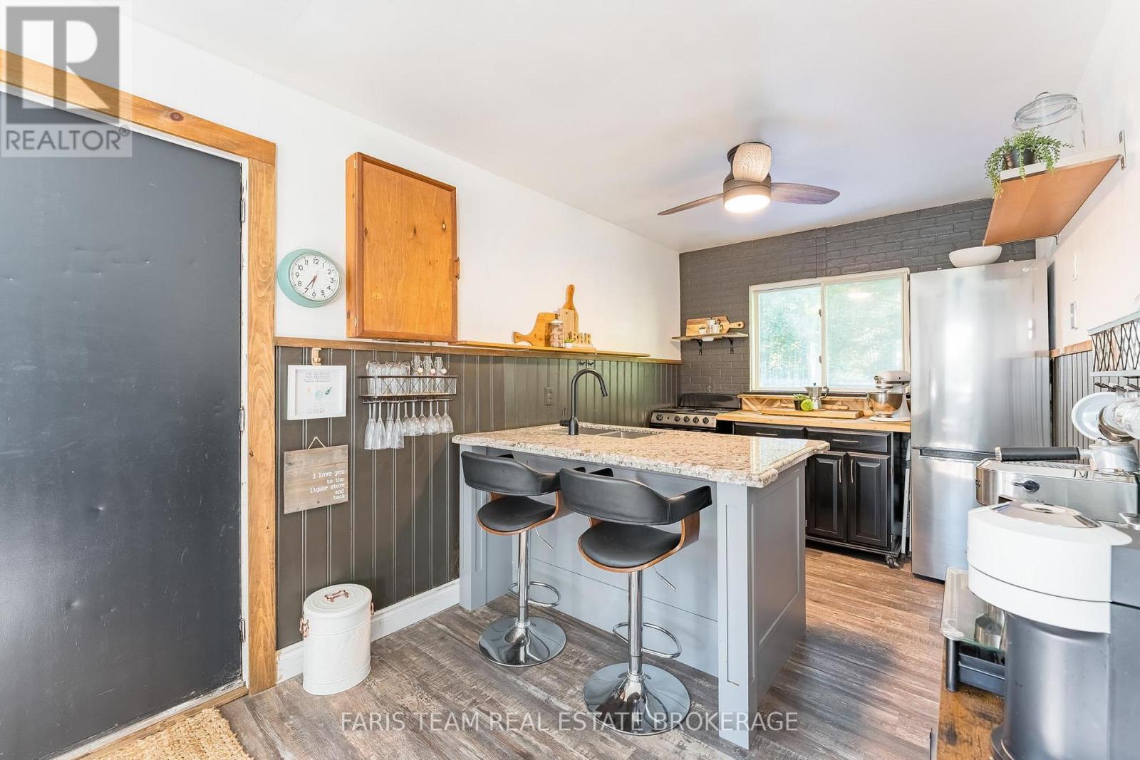43 Manitou Crescent, Tiny, ON - Indoor Photo Showing Kitchen