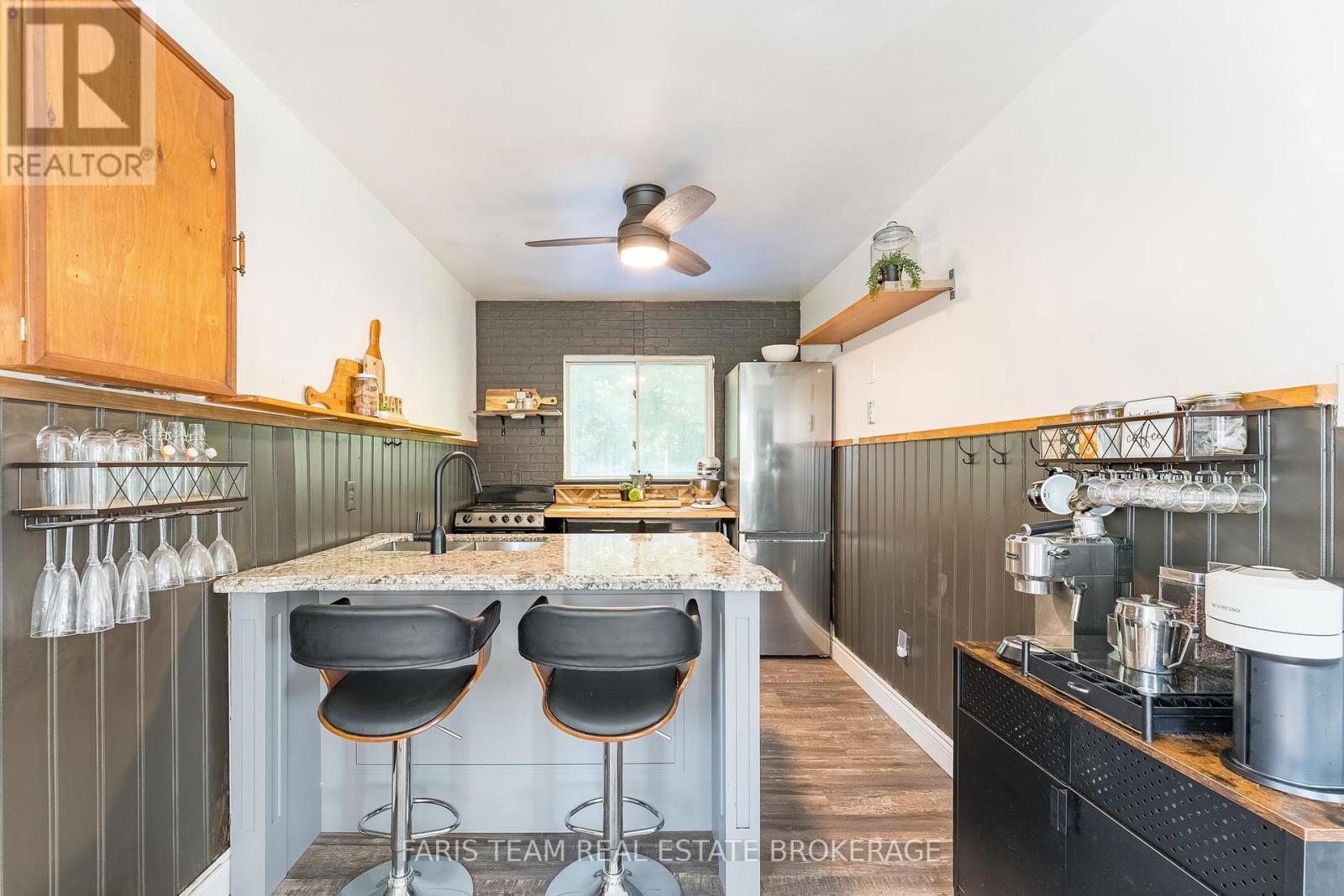 43 Manitou Crescent, Tiny, ON - Indoor Photo Showing Kitchen