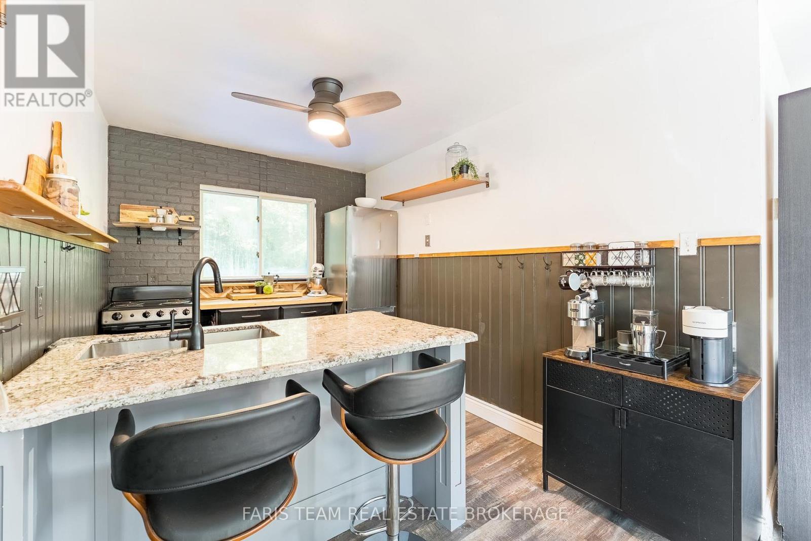 43 Manitou Crescent, Tiny, ON - Indoor