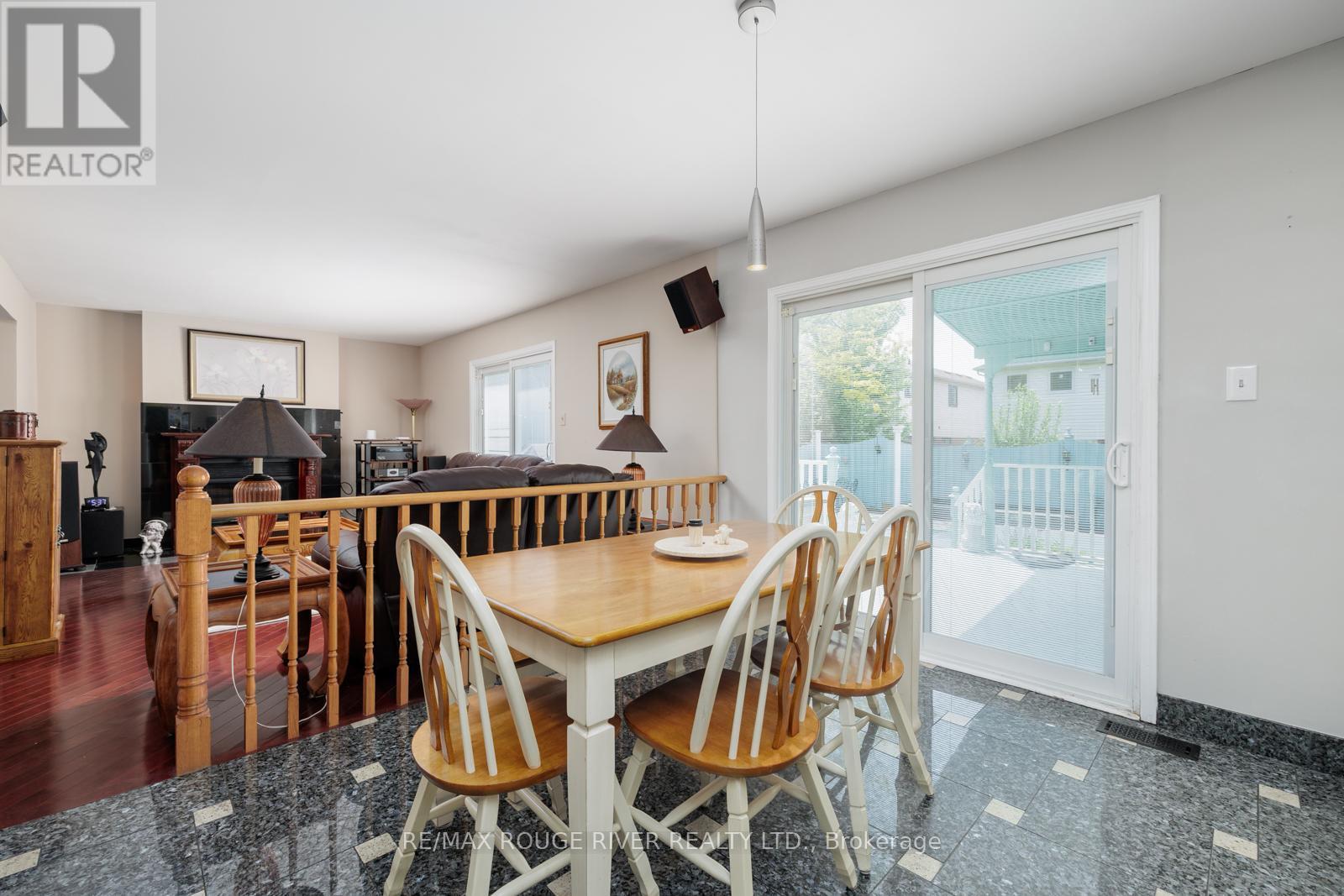 1106 Ridge Valley Drive, Oshawa (Pinecrest), ON - Indoor Photo Showing Dining Room