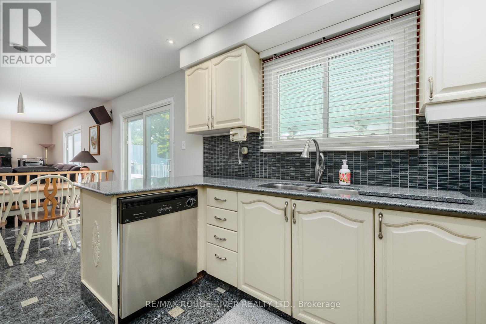 1106 Ridge Valley Drive, Oshawa (Pinecrest), ON - Indoor Photo Showing Kitchen With Double Sink