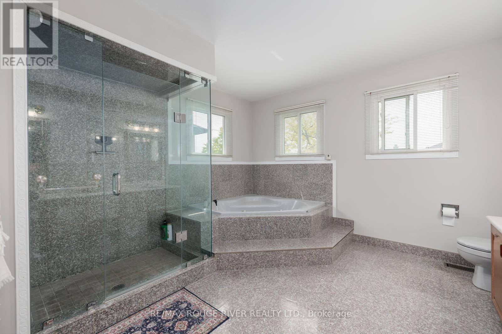 1106 Ridge Valley Drive, Oshawa (Pinecrest), ON - Indoor Photo Showing Bathroom