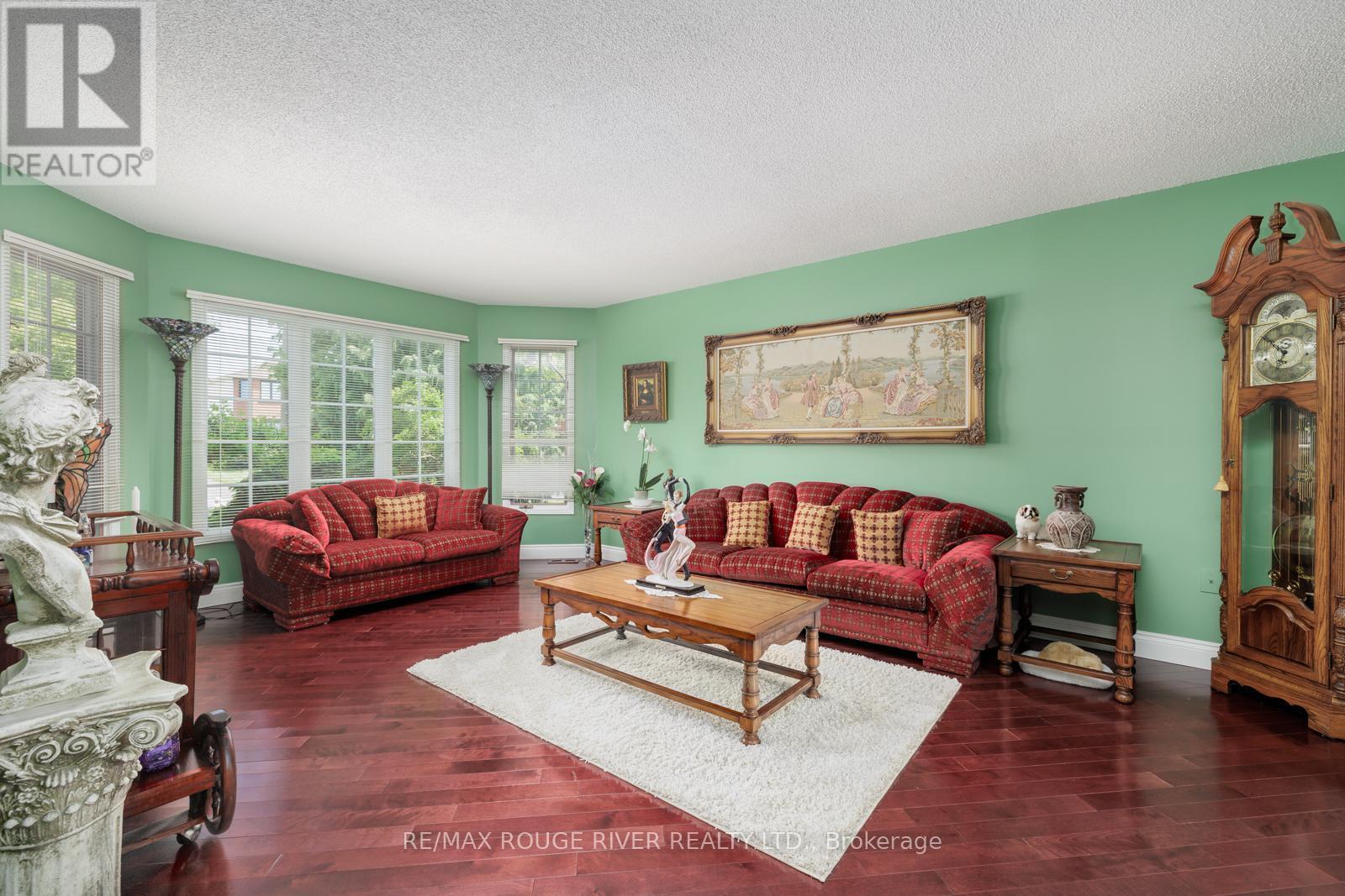 1106 Ridge Valley Drive, Oshawa (Pinecrest), ON - Indoor Photo Showing Living Room