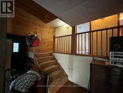 Main level - steps to level 2 -