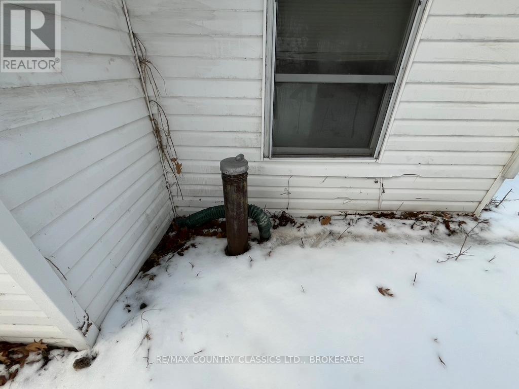 Drilled well at the back of the house - 534 B Slate Falls Road, Addington Highlands (Addington Highlands), ON - Outdoor With Exterior