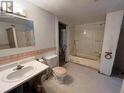 Main level - bathroom (4 piece) -
