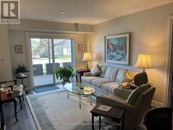 Spacious living room -