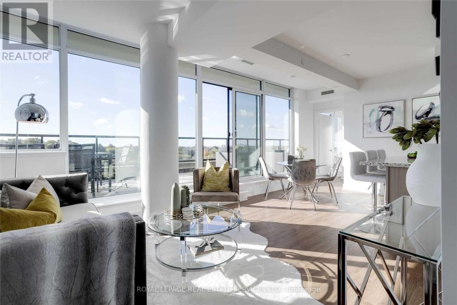 802 - 170 Chiltern Hill Road, Toronto, ON - Indoor Photo Showing Living Room