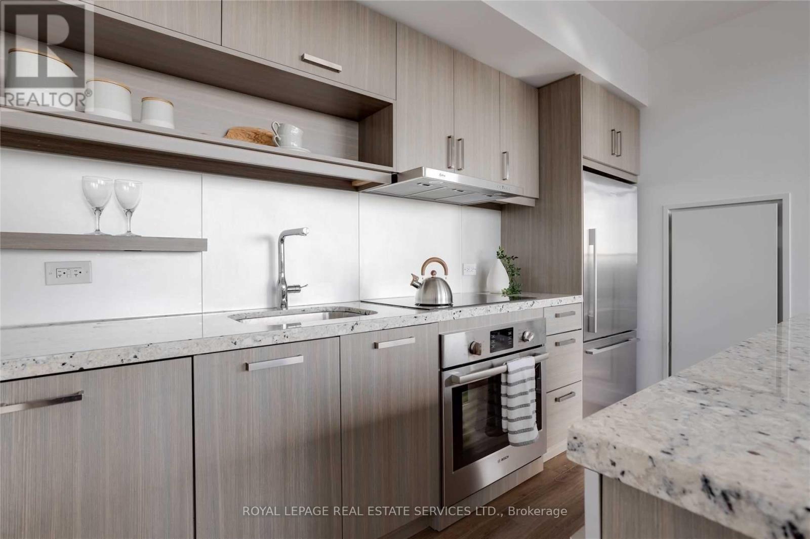 802 - 170 Chiltern Hill Road, Toronto, ON - Indoor Photo Showing Kitchen With Upgraded Kitchen