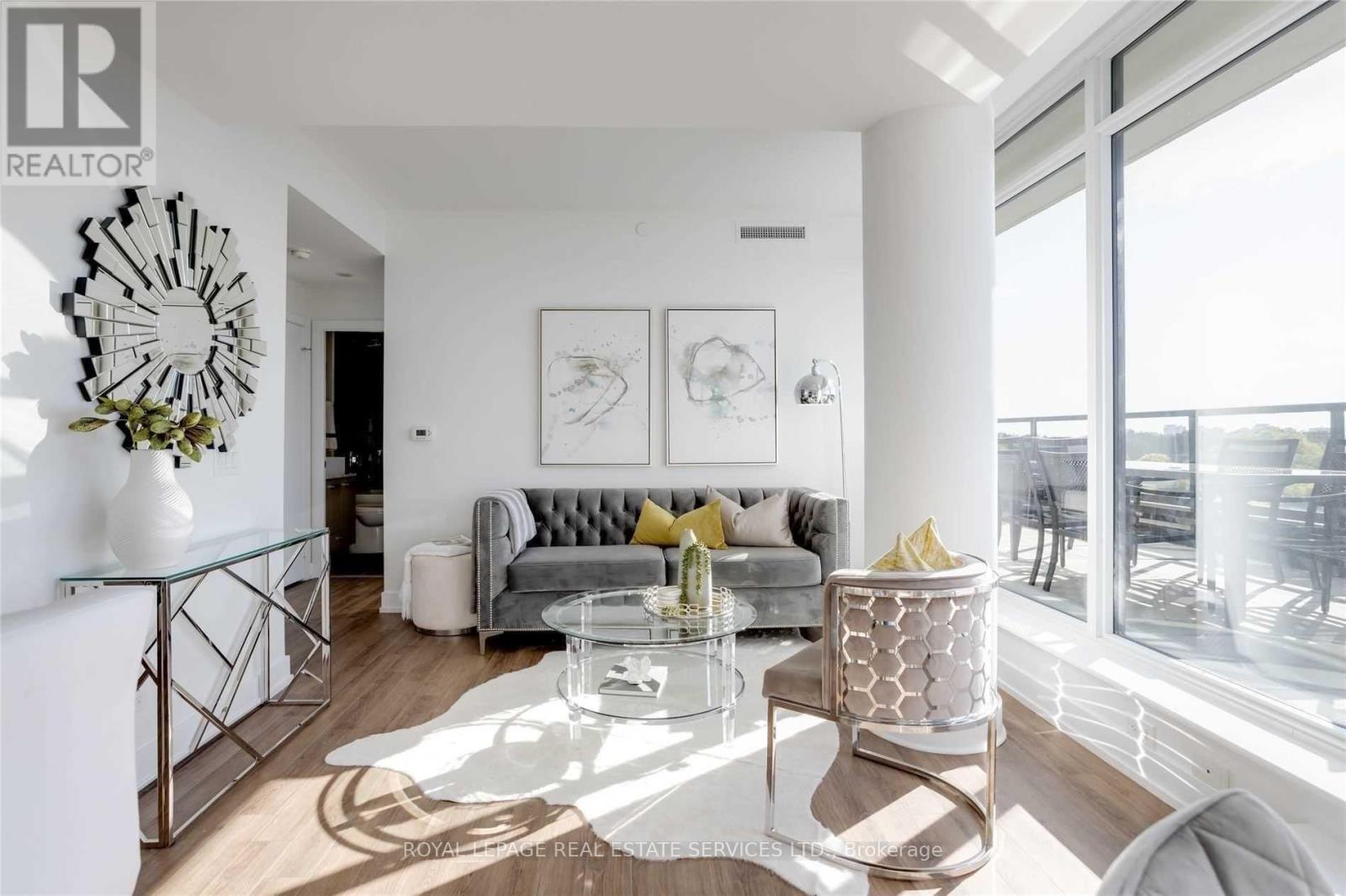 802 - 170 Chiltern Hill Road, Toronto, ON - Indoor Photo Showing Living Room