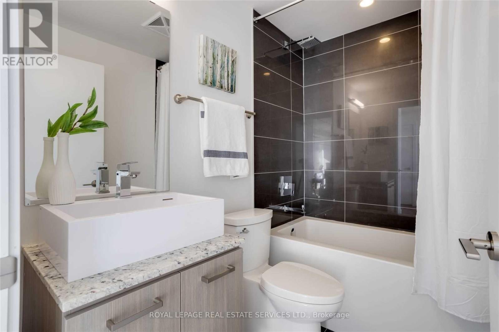 802 - 170 Chiltern Hill Road, Toronto, ON - Indoor Photo Showing Bathroom