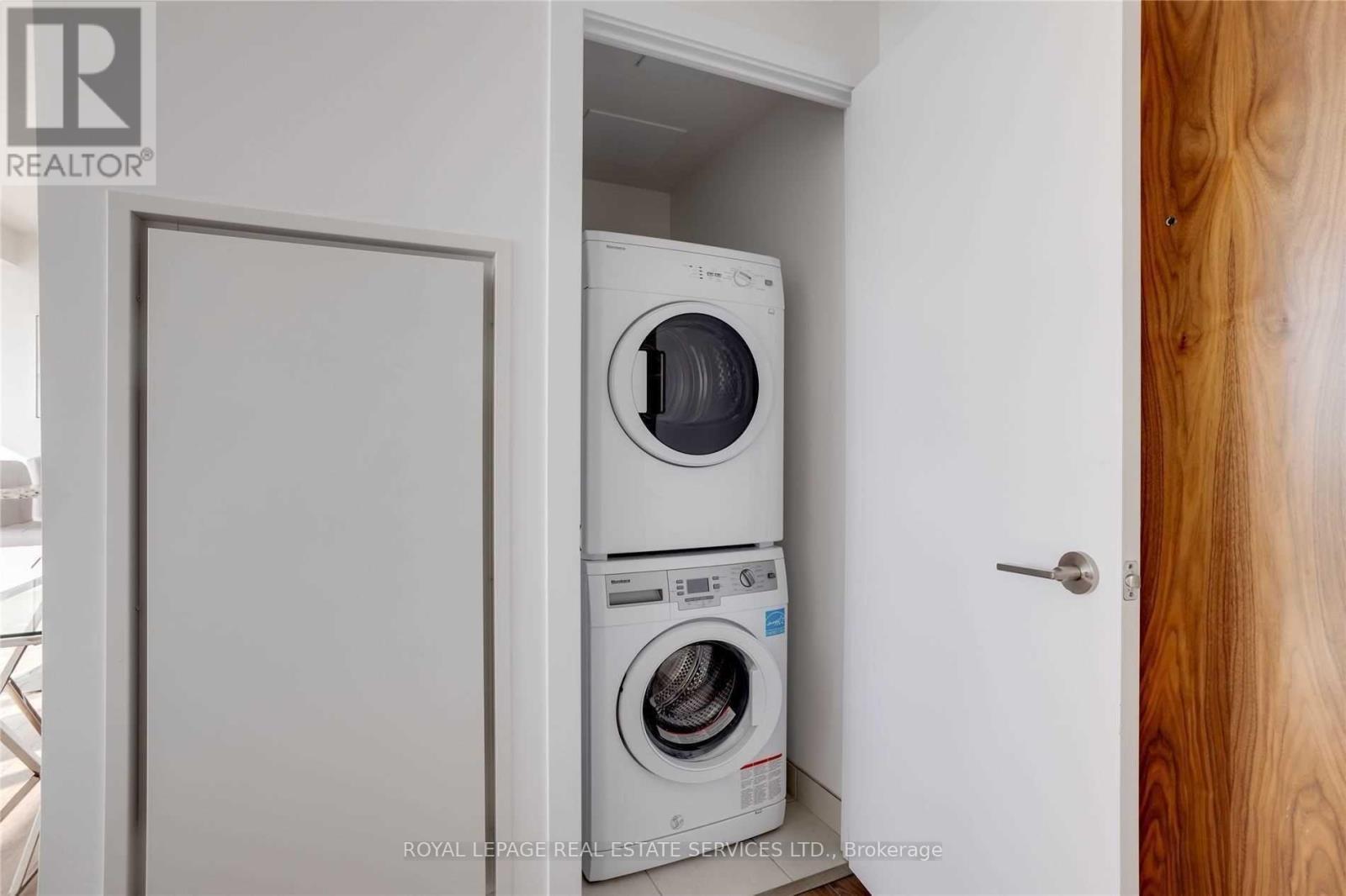 802 - 170 Chiltern Hill Road, Toronto, ON - Indoor Photo Showing Laundry Room