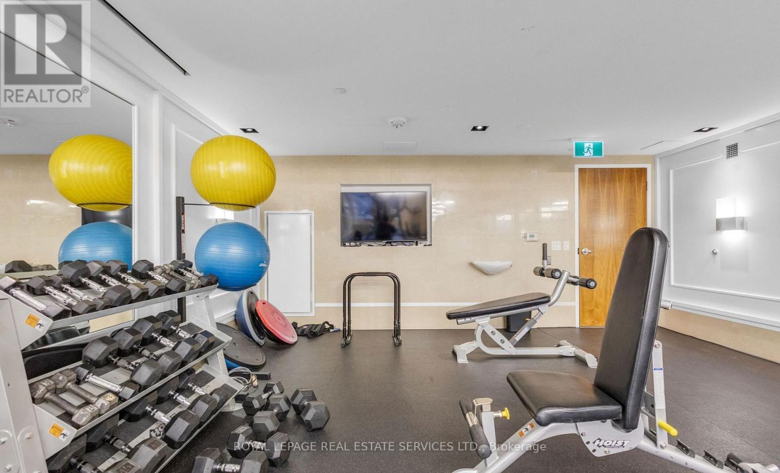802 - 170 Chiltern Hill Road, Toronto, ON - Indoor Photo Showing Gym Room