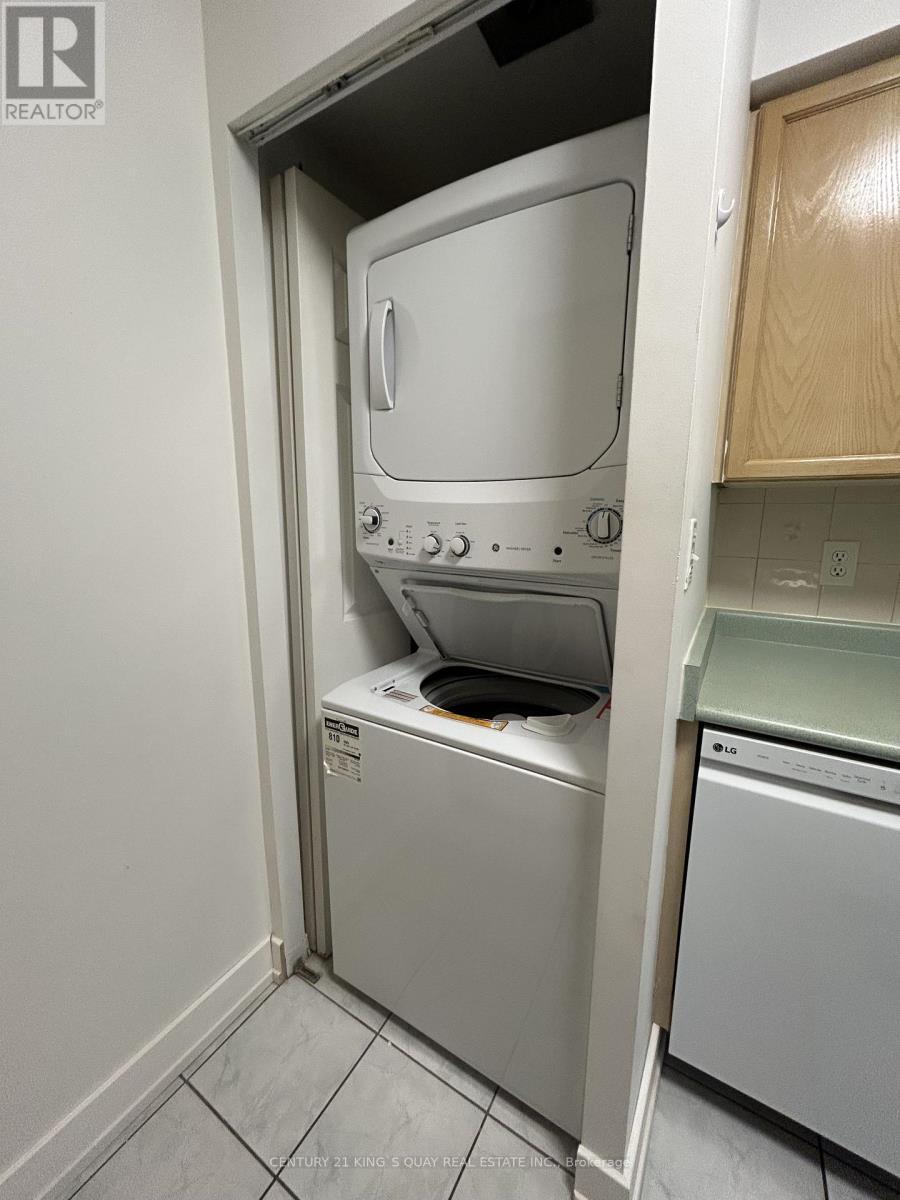 1606 - 1 Pemberton Avenue, Toronto, ON - Indoor Photo Showing Laundry Room