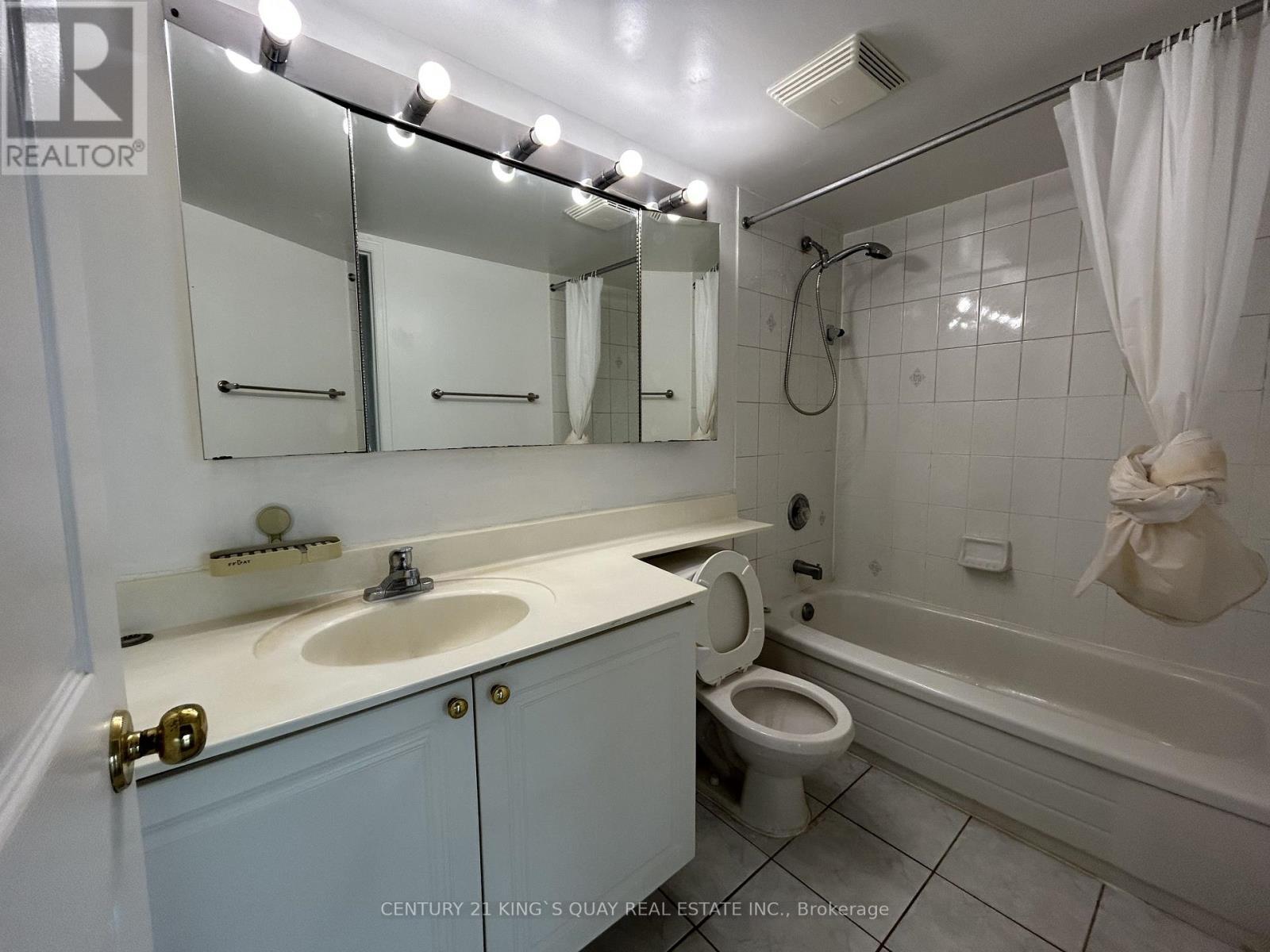 1606 - 1 Pemberton Avenue, Toronto, ON - Indoor Photo Showing Bathroom
