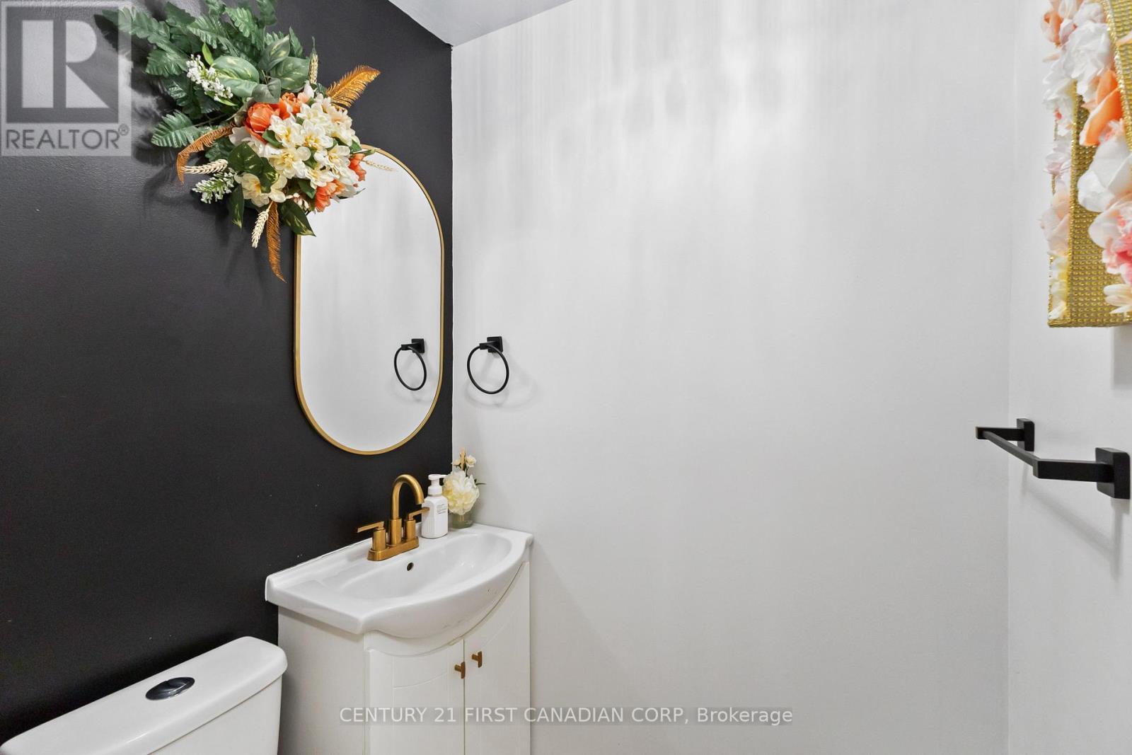 Powder Room - 9-972 Hamilton Road, London East (East O), ON