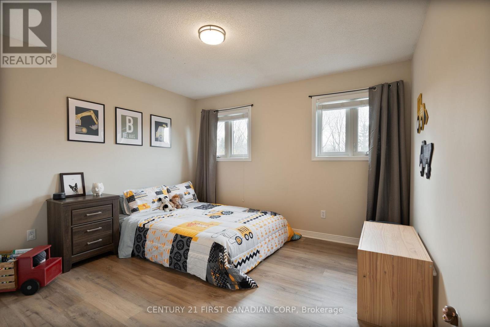 17 Allison Court, Strathroy-Caradoc (Ne), ON - Indoor Photo Showing Bedroom