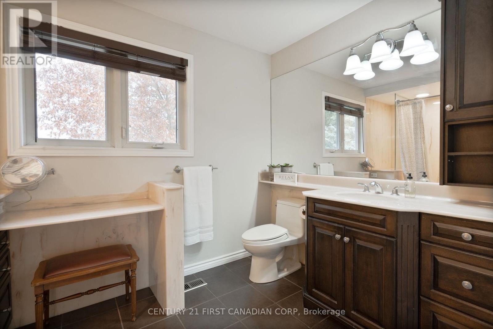 17 Allison Court, Strathroy-Caradoc (Ne), ON - Indoor Photo Showing Bathroom