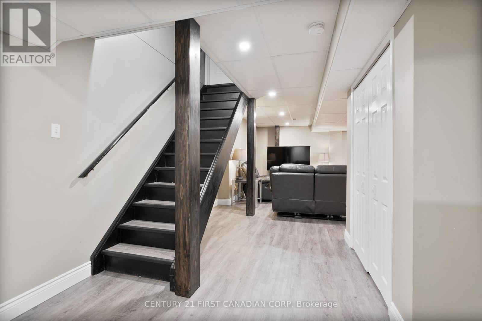 17 Allison Court, Strathroy-Caradoc (Ne), ON - Indoor Photo Showing Other Room