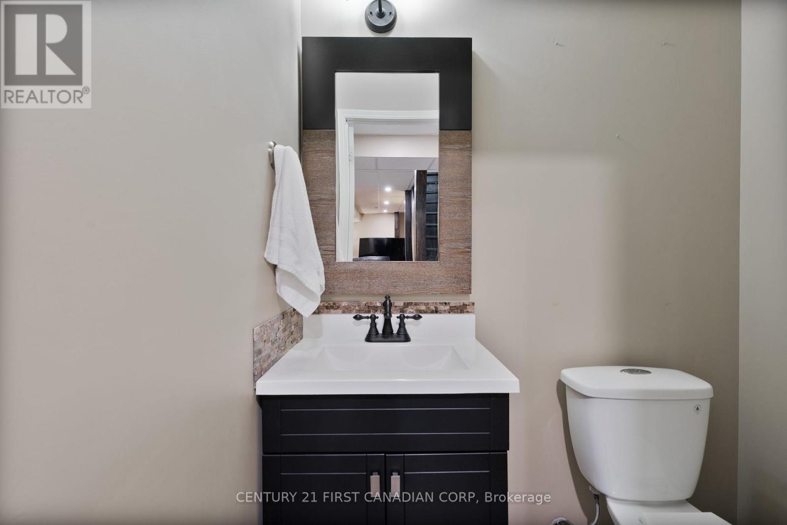 17 Allison Court, Strathroy-Caradoc (Ne), ON - Indoor Photo Showing Bathroom