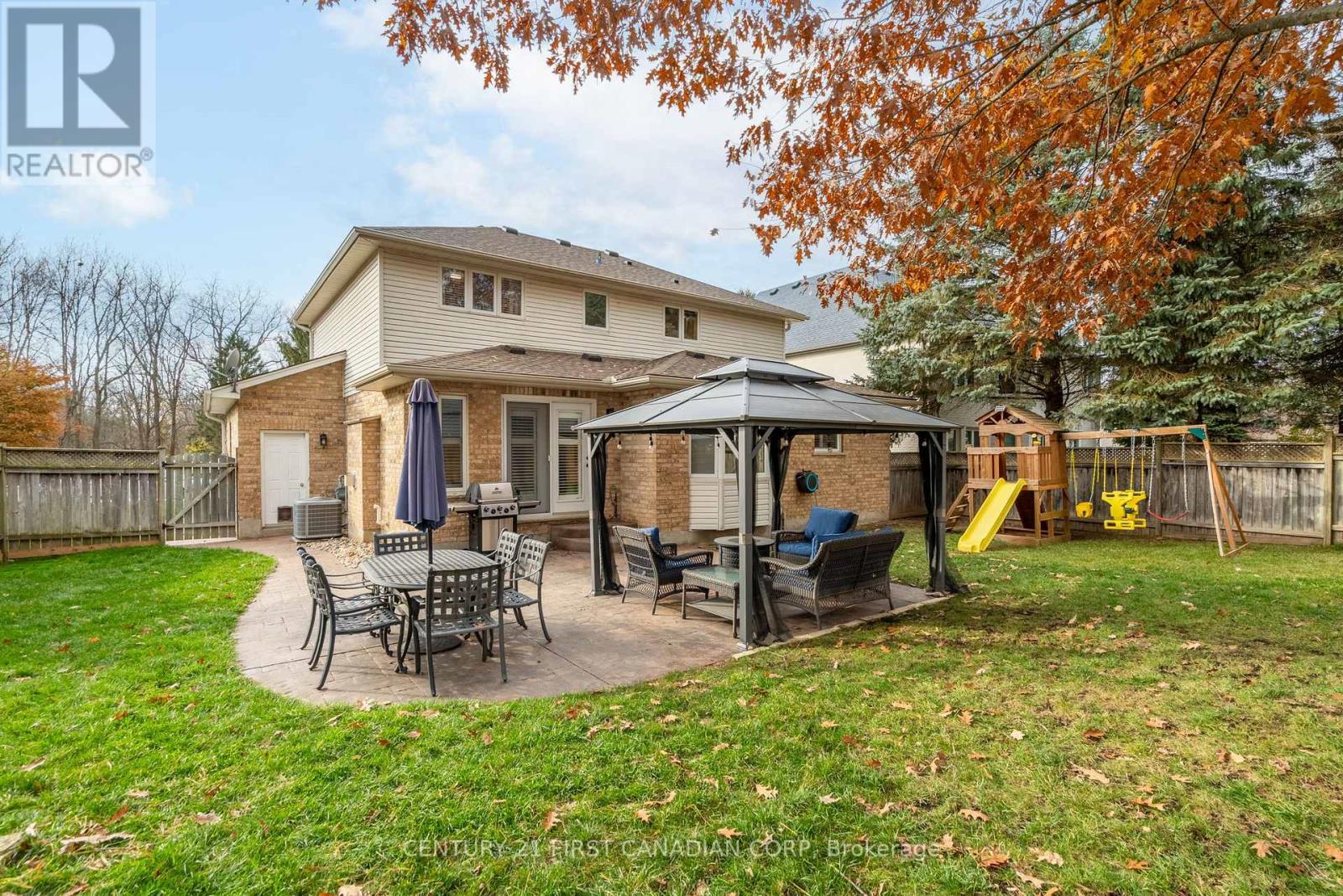 17 Allison Court, Strathroy-Caradoc (Ne), ON - Outdoor With Backyard