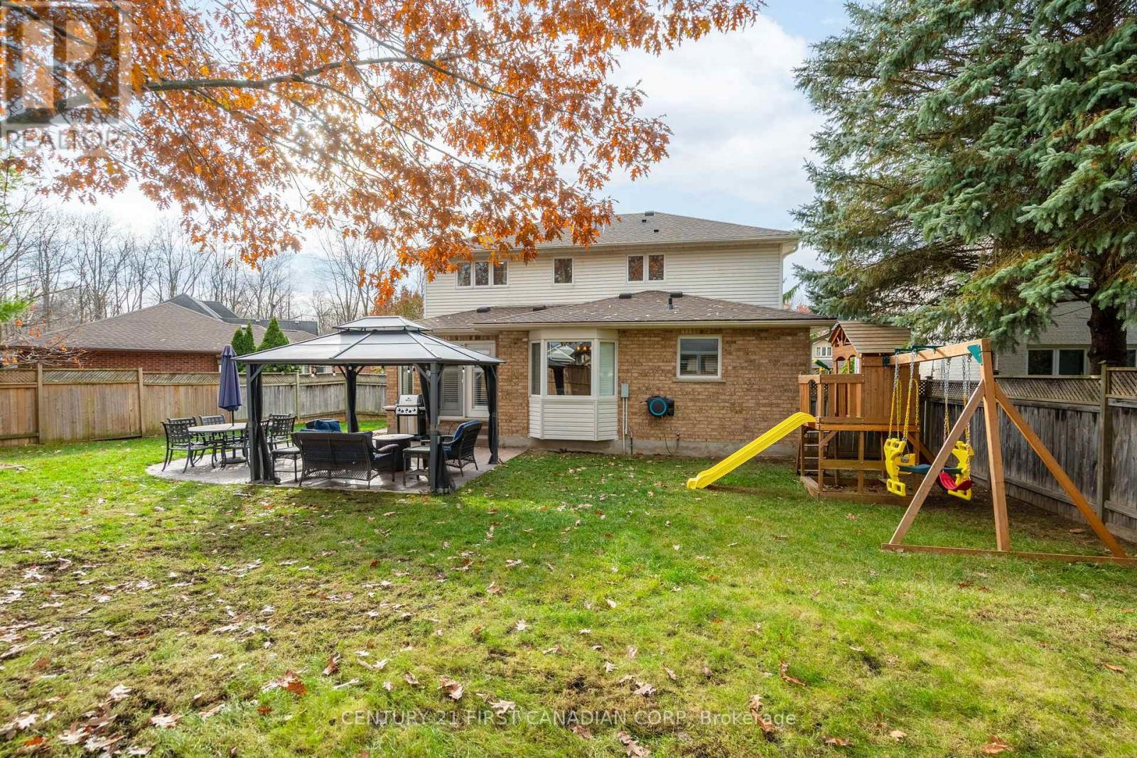 17 Allison Court, Strathroy-Caradoc (Ne), ON - Outdoor With Backyard