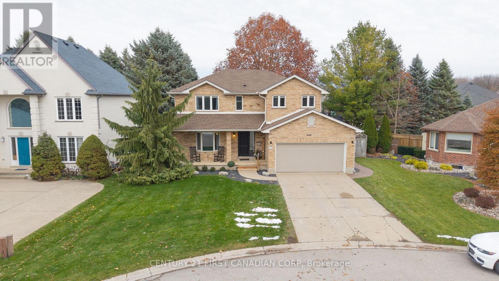 17 Allison Court, Strathroy-Caradoc (Ne), ON - Outdoor With Facade